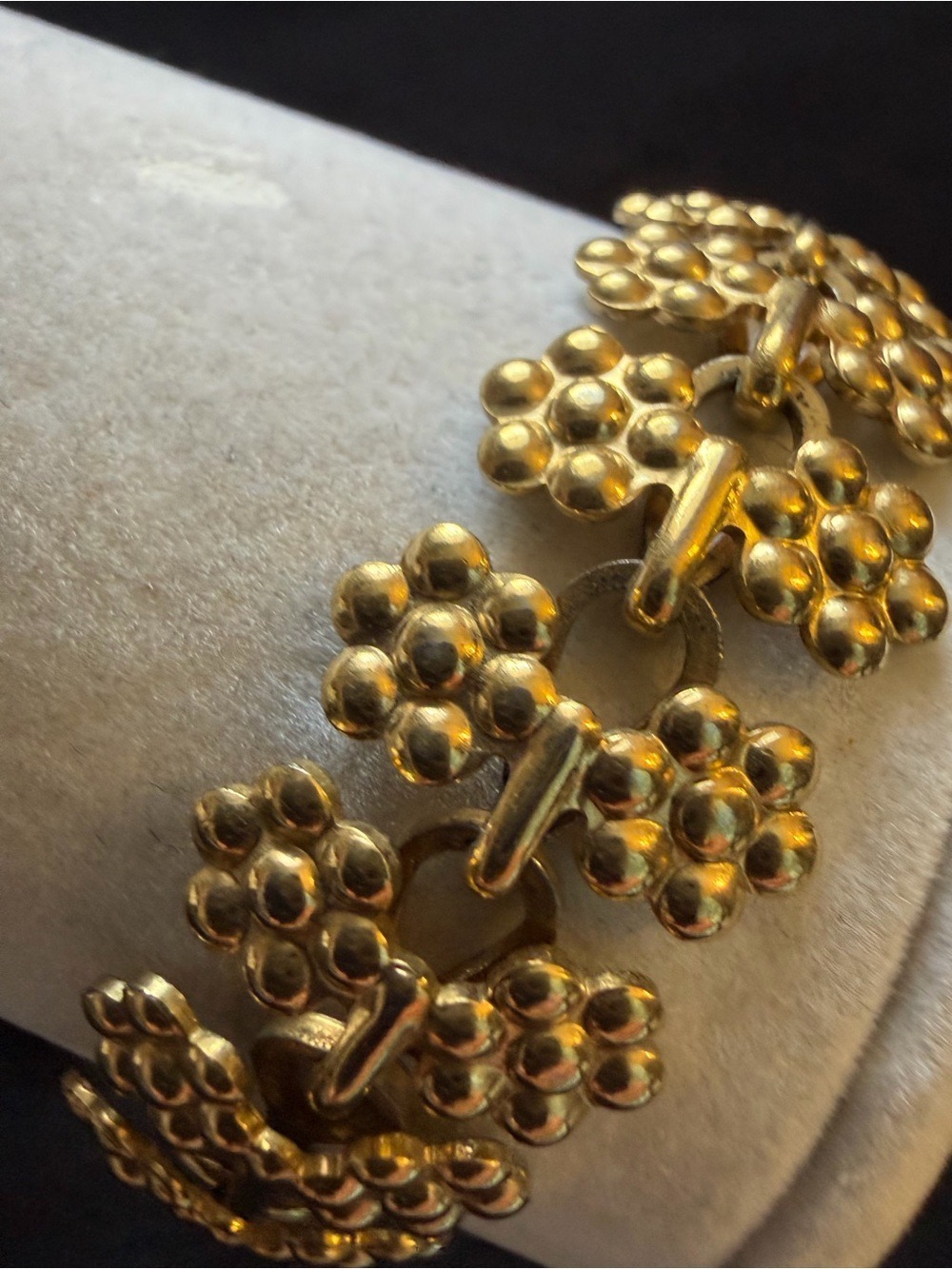 Vintage Old Crest Gold Tone Bracelet - Picture 5 of 8